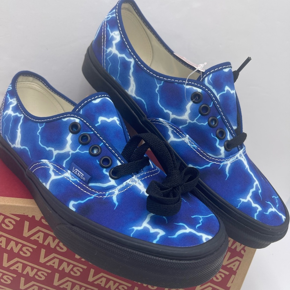 Vans WMNS Authentic (Lightning)
Black/Blue Sneakers
VN0A5H78QFT
Electric Blue - Picture 9 of 16